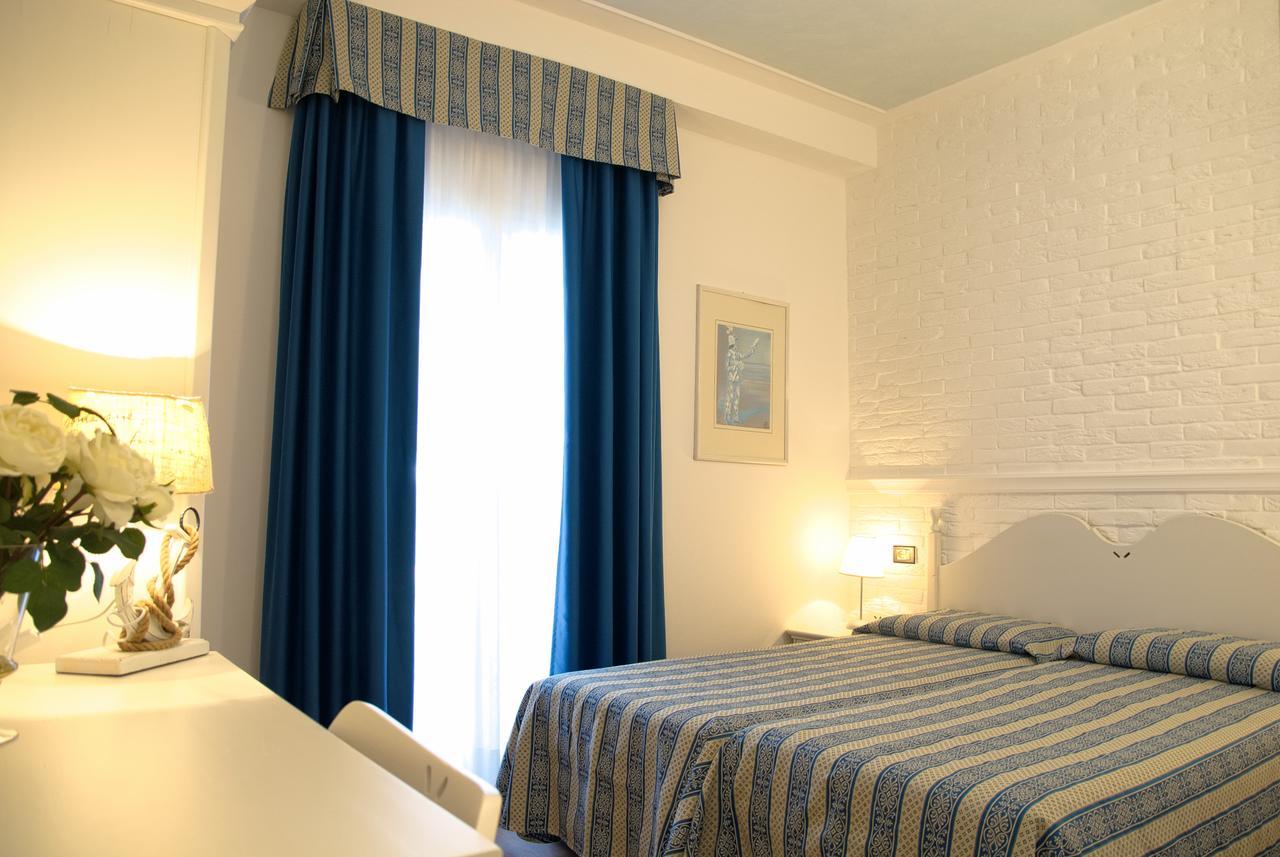 Hotel La Goletta Lignano Sabbiadoro Room photo